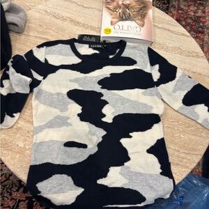 Stylish Camouflage Crew Neck Sweater - Black and Gray